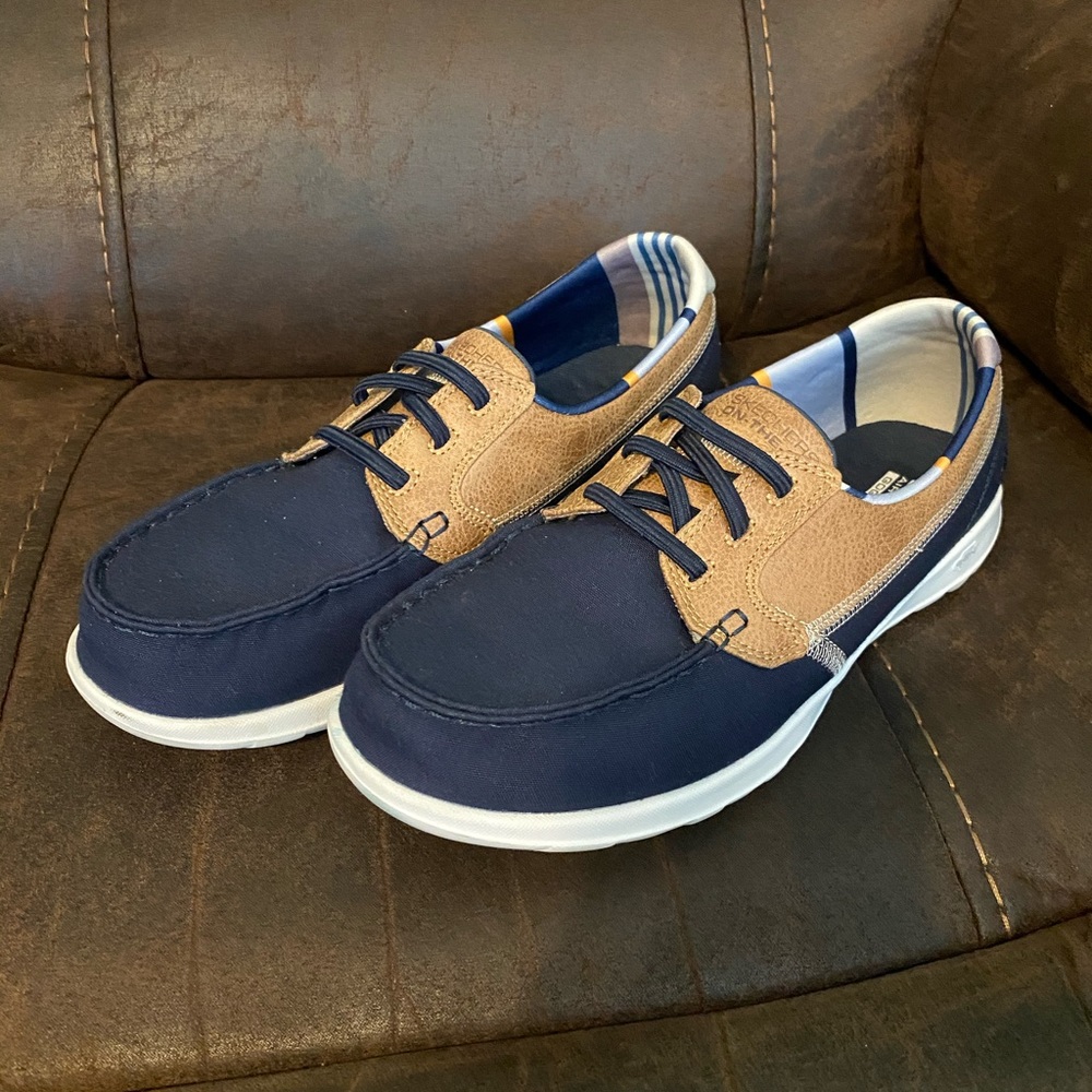 Skechers